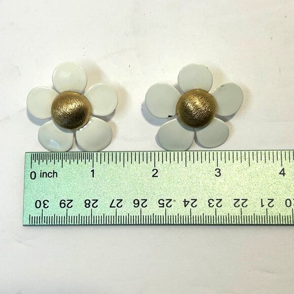 Vintage 1960's Sarah Coventry Daisy Brooch Earrings Set - Picture 9 of 9